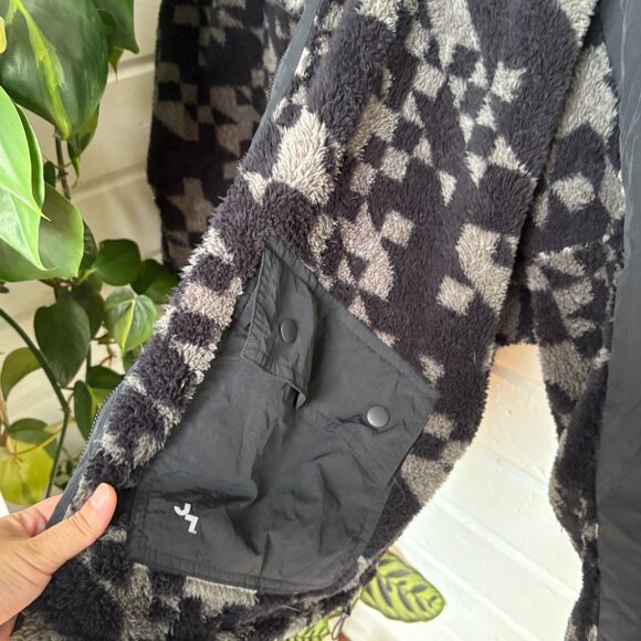 JoyLab High Pile Geometric Fleece Cropped Jacket - Picture 8 of 8